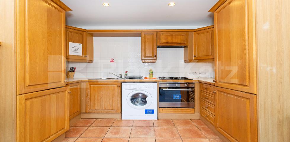 			WAREHOPUSE CONVERSION!, 1 Bedroom, 1 bath, 1 reception Flat			 Crawford House Farringdon Road, FARRINGDON / HOLBORN